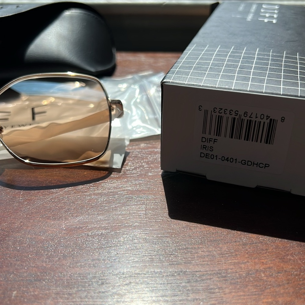 Nwot Diff Iris Polarized Sunglasses - image 2